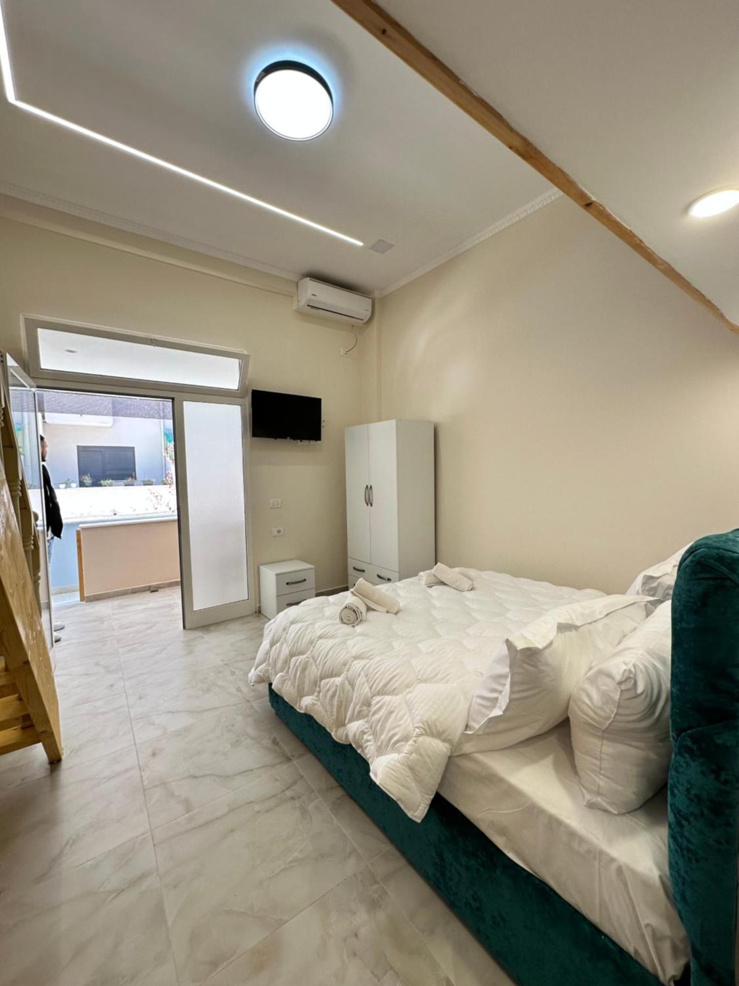 Troy Aparthotel Durrës Exteriör bild