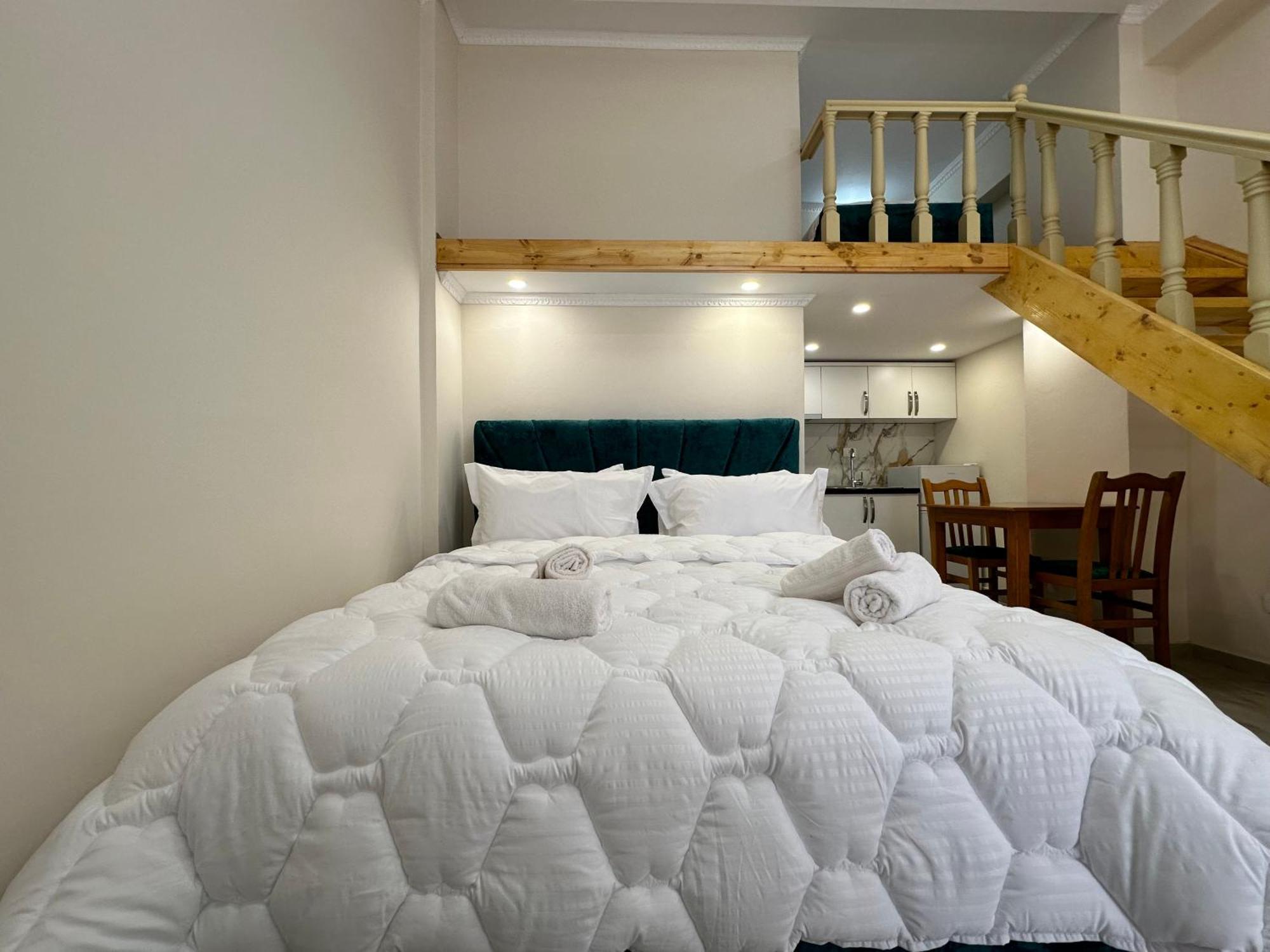Troy Aparthotel Durrës Exteriör bild