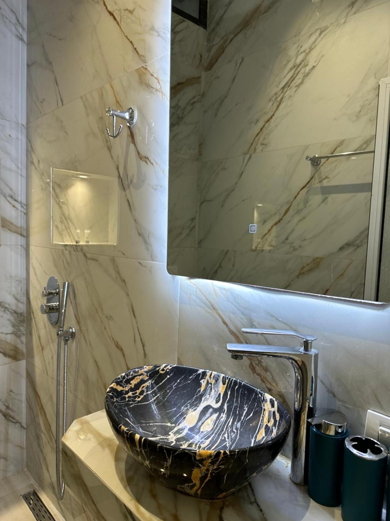 Troy Aparthotel Durrës Exteriör bild