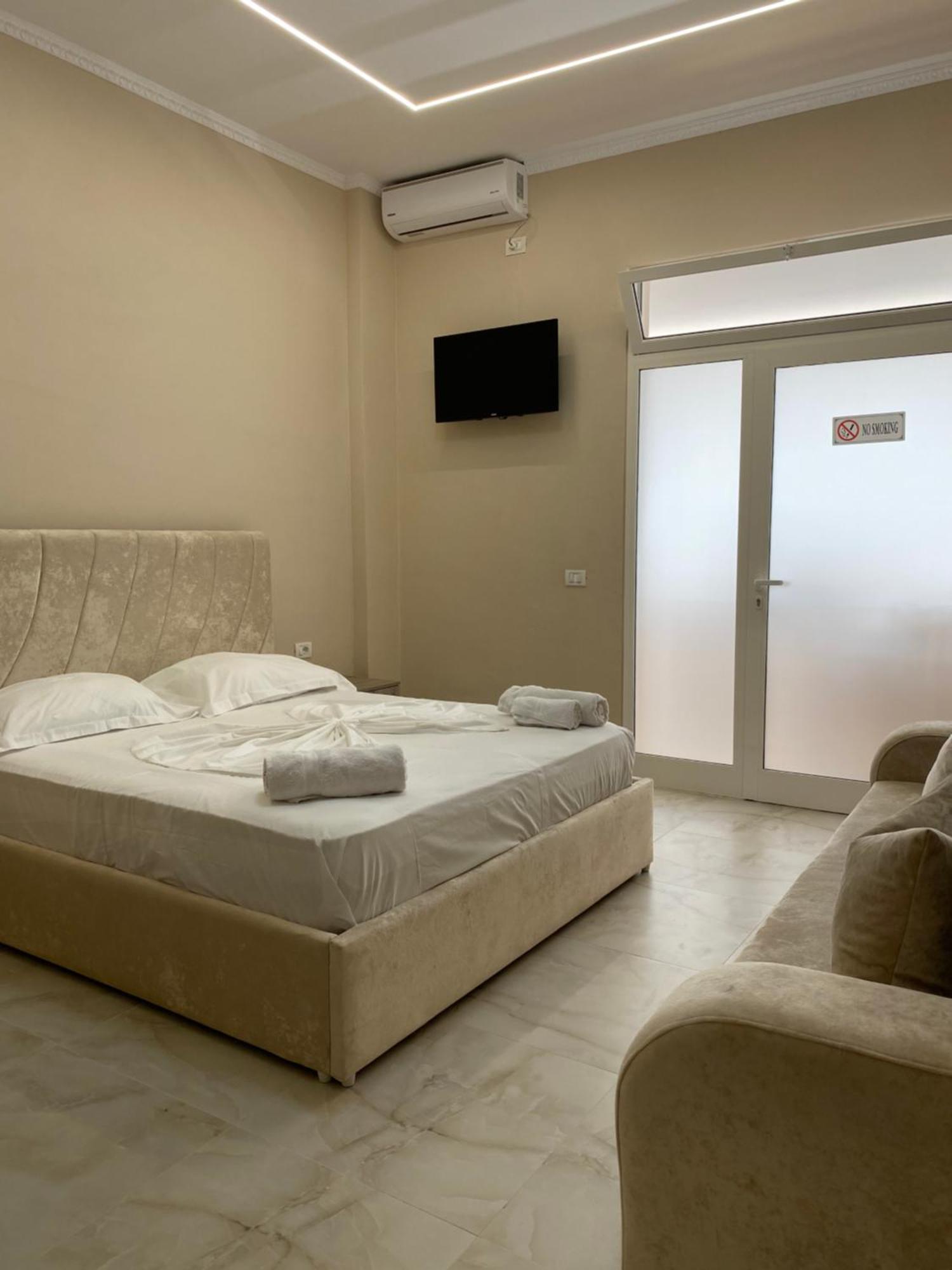Troy Aparthotel Durrës Exteriör bild