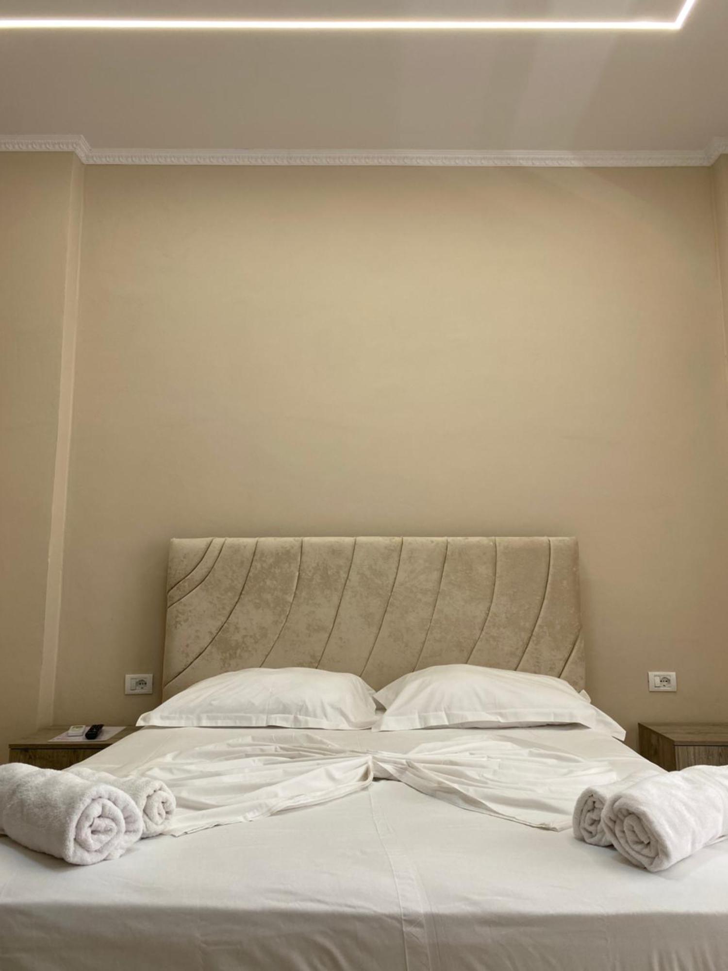 Troy Aparthotel Durrës Exteriör bild