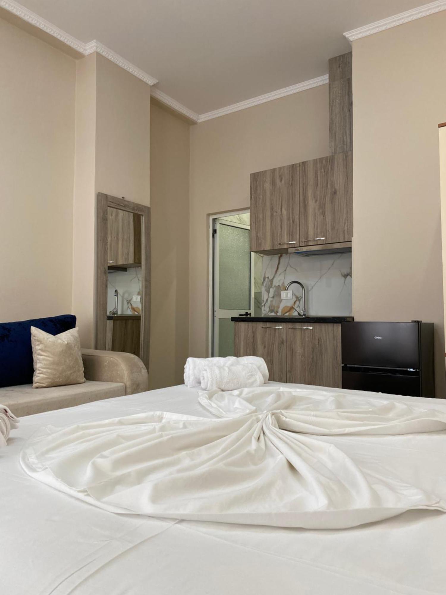 Troy Aparthotel Durrës Exteriör bild