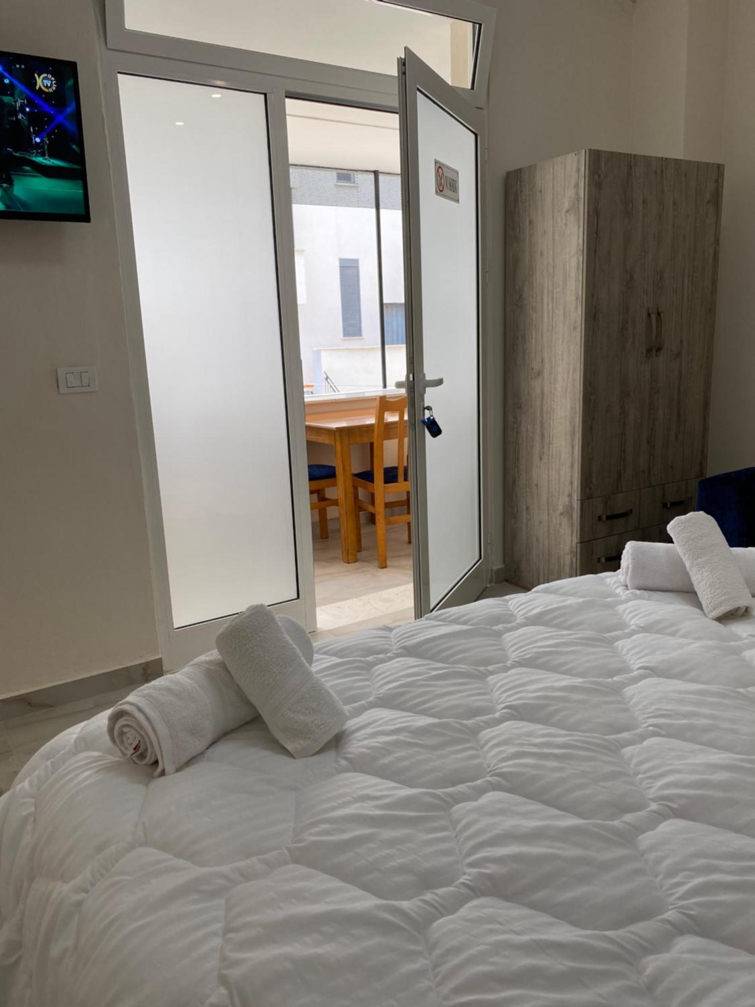Troy Aparthotel Durrës Exteriör bild