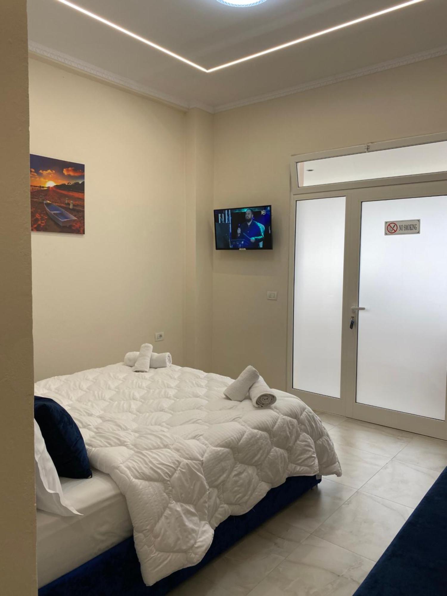 Troy Aparthotel Durrës Exteriör bild